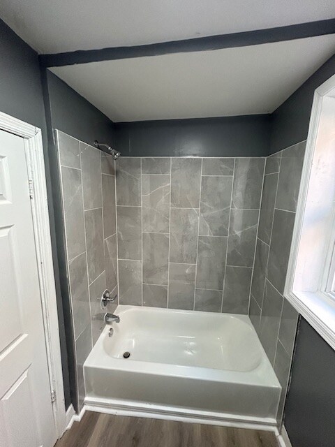 Foto del edificio - 217 Parker Ave