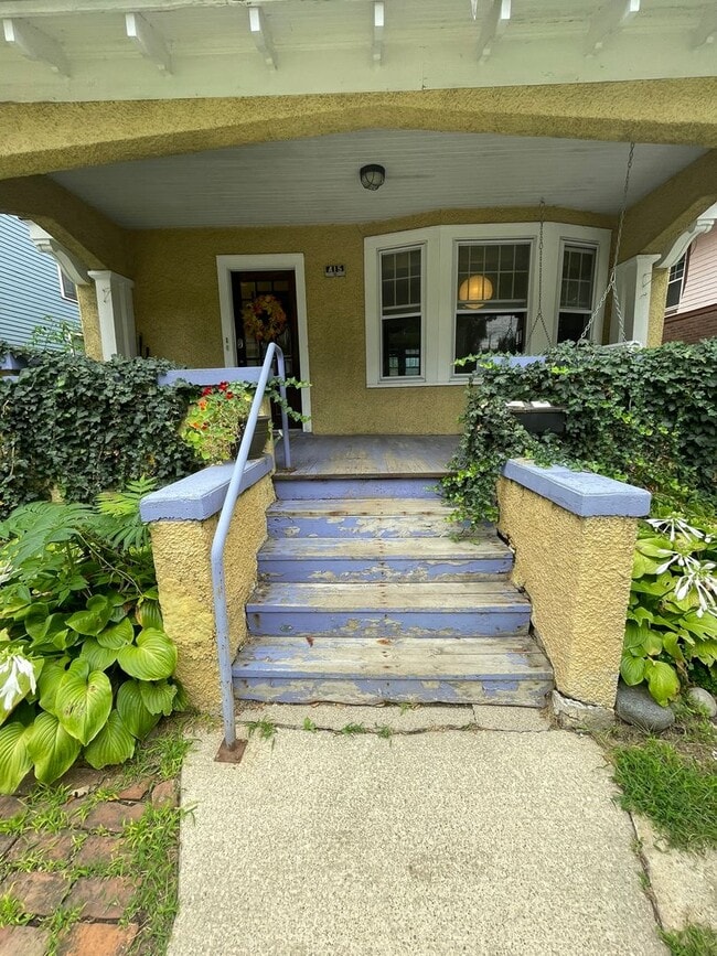 Building Photo - 415 N Division St