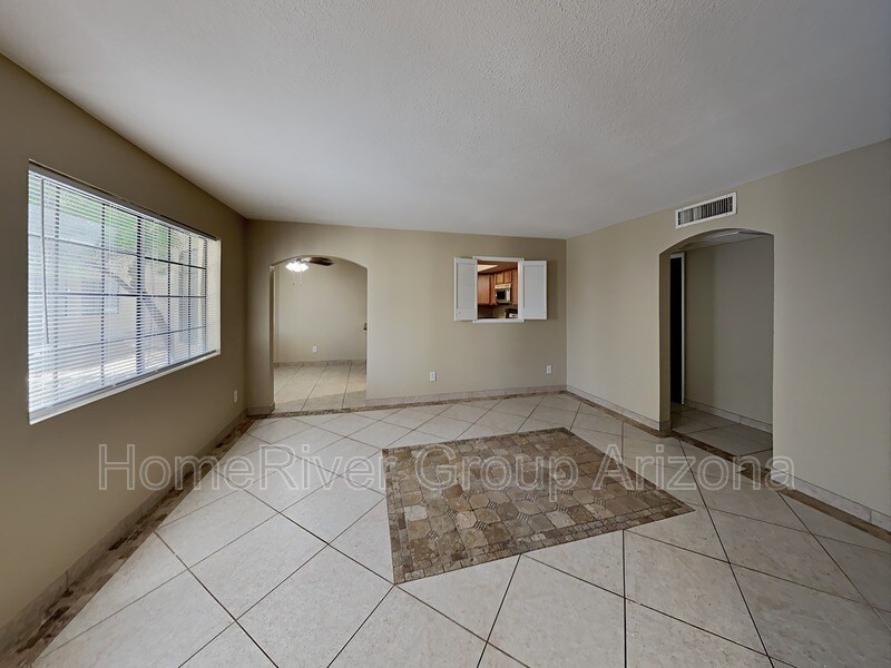 Primary Photo - 925 S Longmore
