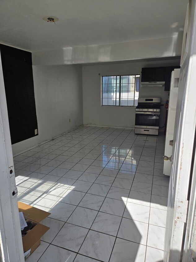 Primary Photo - 227 E 110th St