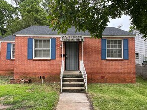 Building Photo - 2110 Windsor Ave