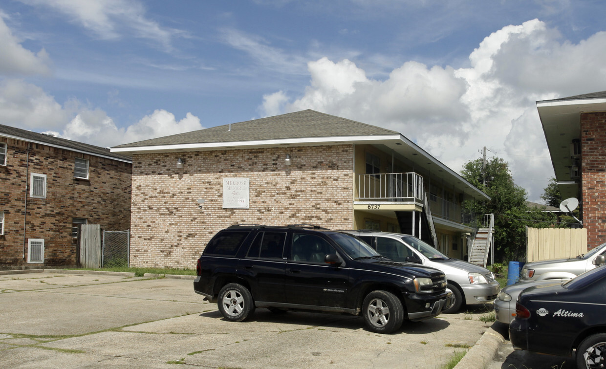 Primary Photo - Melrose Manor Apts.