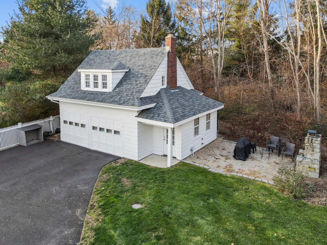 Primary Photo - 27 Meech Ave