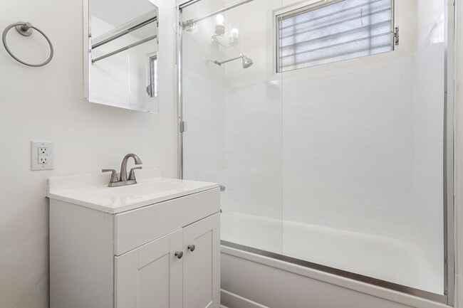 Building Photo - 1173 W 29th St