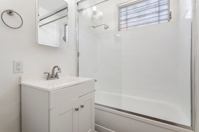 Foto del edificio - 1173 W 29th St