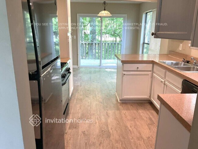 Foto del edificio - 335 Rocky Springs Ct