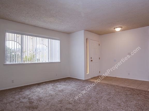 Foto del edificio - 5423 Royal Dr NE