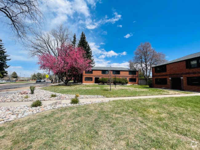 Building Photo - 2443 Paseo Rd