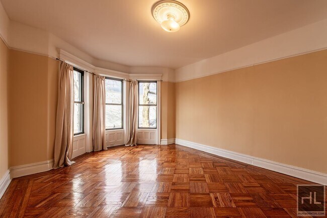 Building Photo - **No Fee Historical Haven with Contemporar...