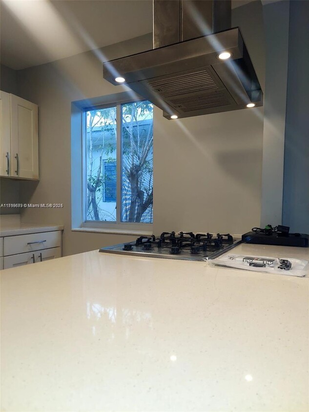 Foto principal - 7430 Carlyle Ave