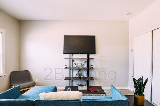 Foto del edificio - 2308 Foothill Blvd