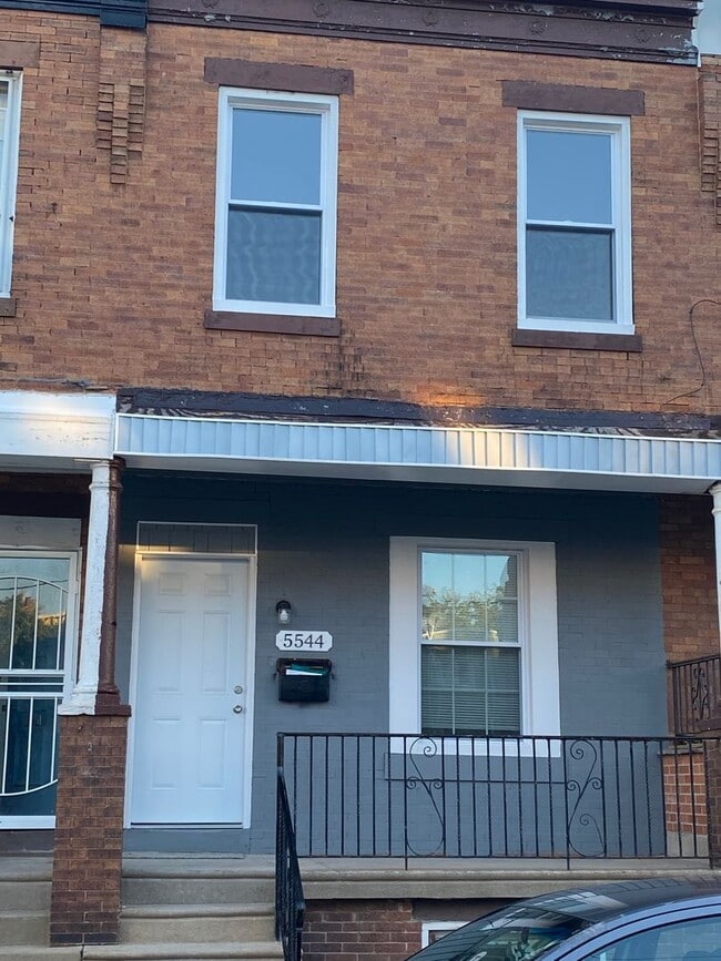 Front Porch Row - Oak Lane - Front Porch Row - Oak Lane House