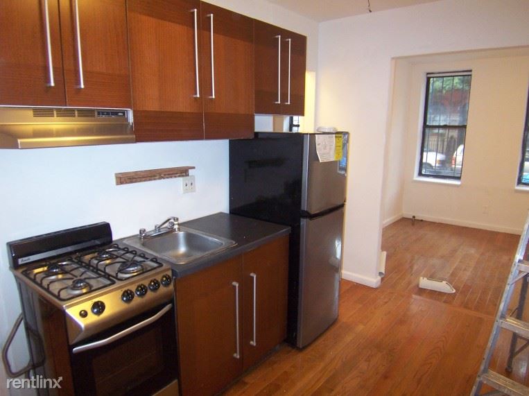Building Photo - 343 W 46th St