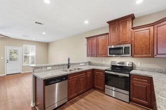 Building Photo - 112 Artesian Way