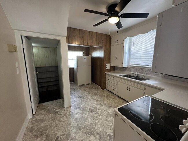 Foto del edificio - 315 Lexington Ct