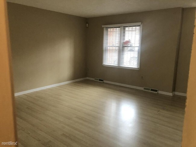 Building Photo - 2 br, 1.5 bath Townhome - 431 Avery St
