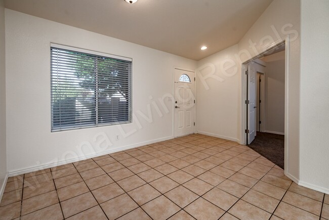 Building Photo - GORGEOUS 4 BEDROOM HOME