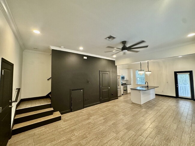 Building Photo - 331 N Trask St