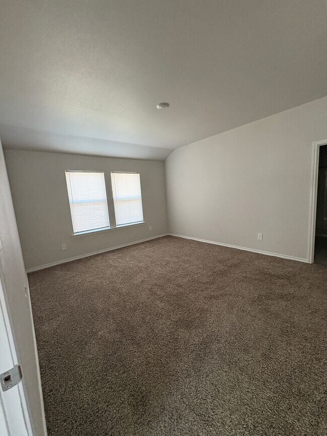 Foto del edificio - Half off deposit for OCTOBER