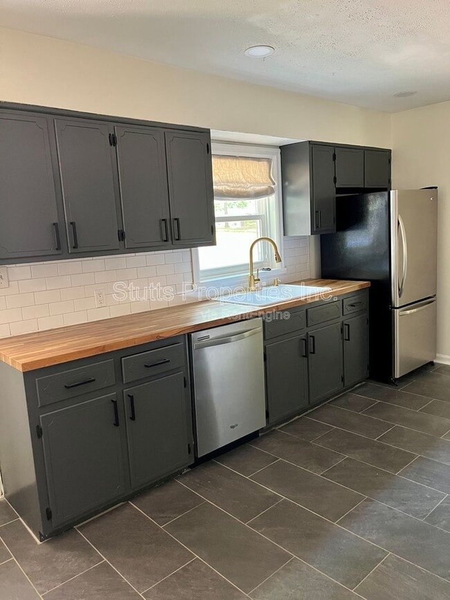 Building Photo - 1813 Tune Ave