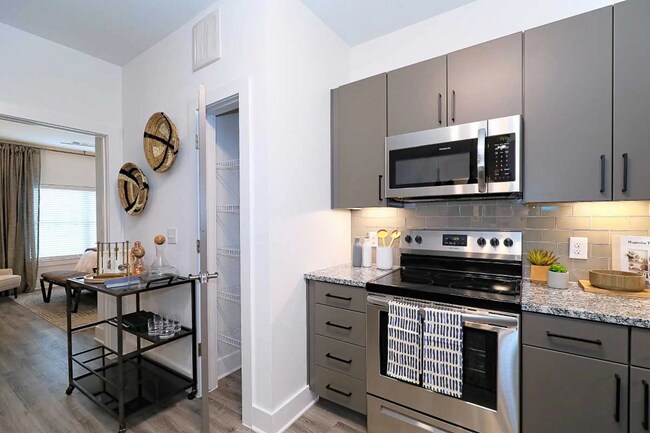Building Photo - Available Now – Beautiful Apartment for Rent