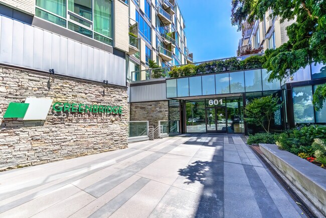 Foto del edificio - 601 W Rosemary St