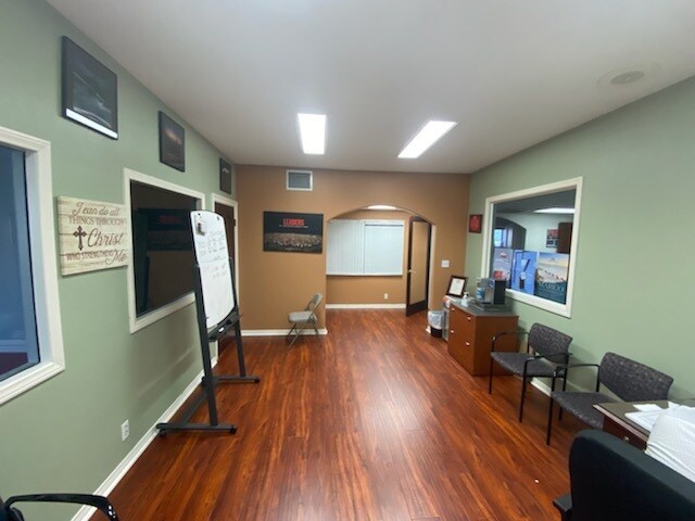 Building Photo - 1038 N Maclay Ave
