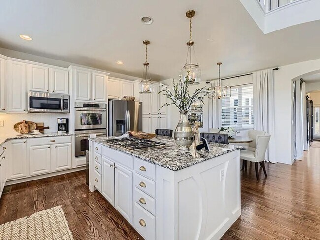 Building Photo - Luxury Living in Horseshoe Ridge | 5 Bed | 4 Bath | Finished Basement | Greenbelt Setting