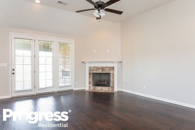 Building Photo - 6252 Dixon Dr