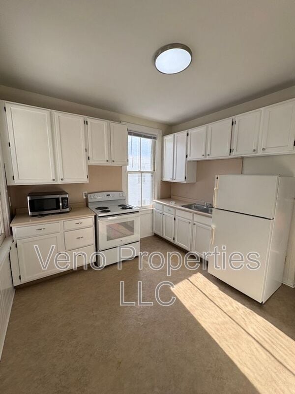 Building Photo - 109 3rd St.