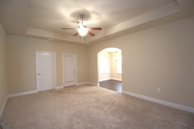 Foto del edificio - 3BR/2BA Ashley Place Home Featuring Sunroom, Generator & Multiple Living Spaces