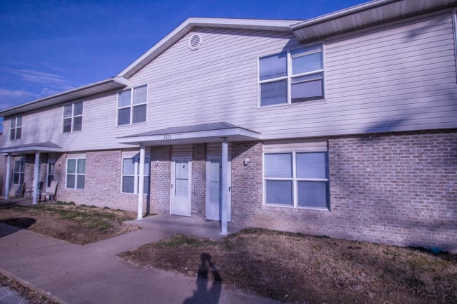 2821 Mexico Gravel Rd Unit 1 Columbia Mo 65202 Apartment For Primary Photo 2821 Mexico Gravel Rd