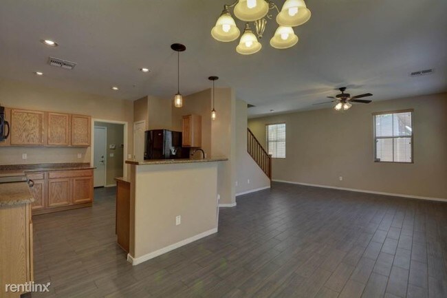 Building Photo - 8155 W Lynwood St