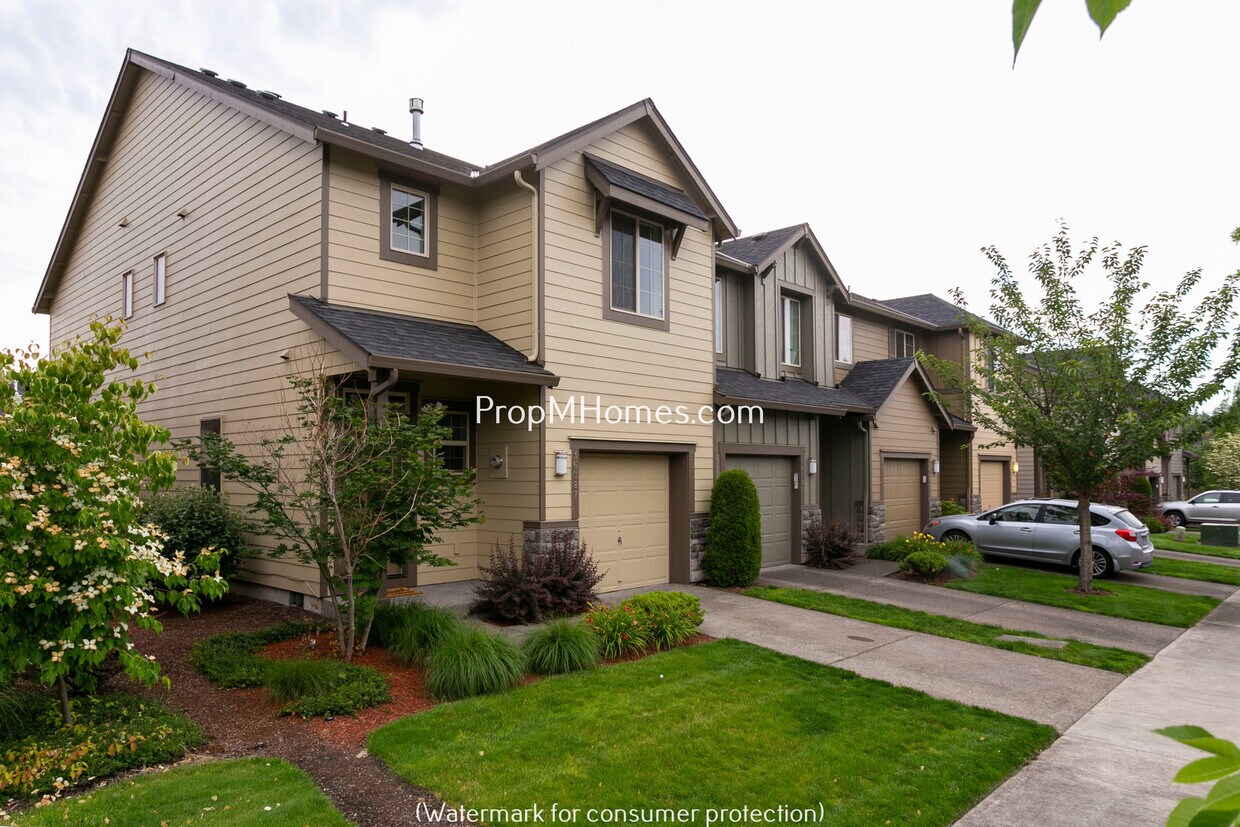 Beautifully Updated Three Bedroom EndUnit... House Rental in