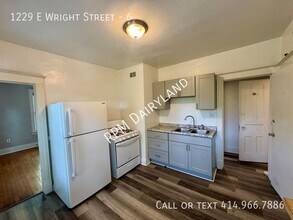Building Photo - 1229 E Wright St