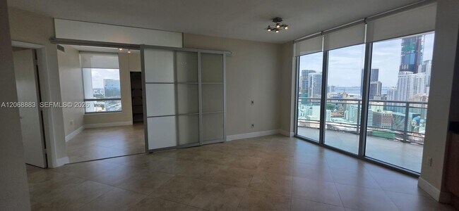 Foto del edificio - 350 S Miami Ave