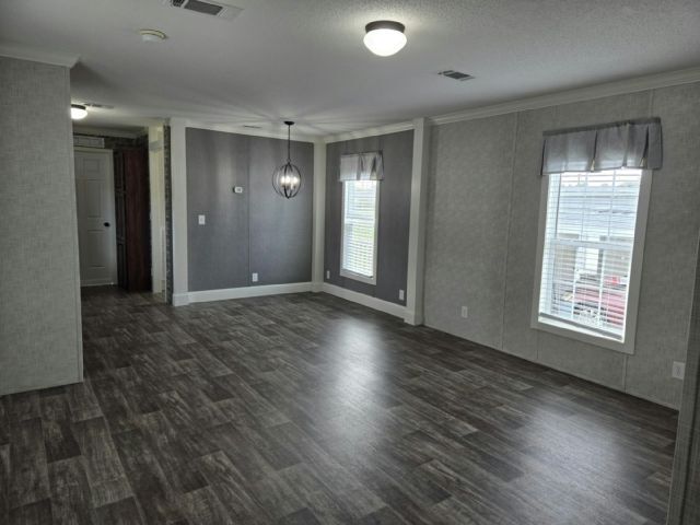 Foto del edificio - 64 Stebbins Dr