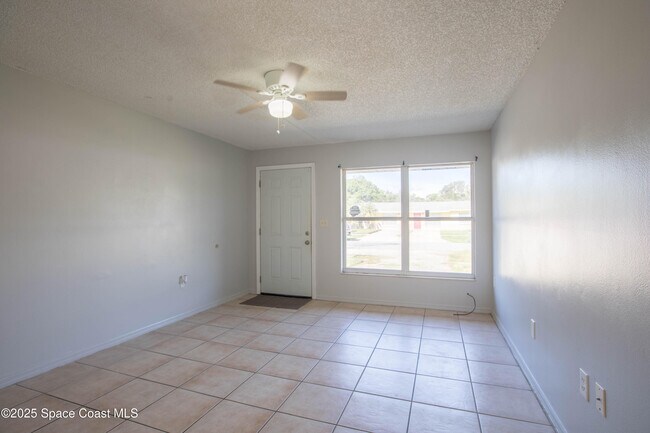 Foto del edificio - 415 Country Ln Dr