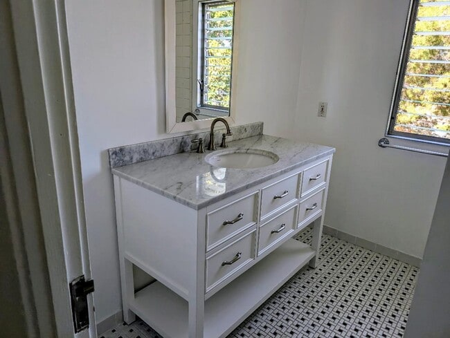 Building Photo - 4804 La Villa Marina