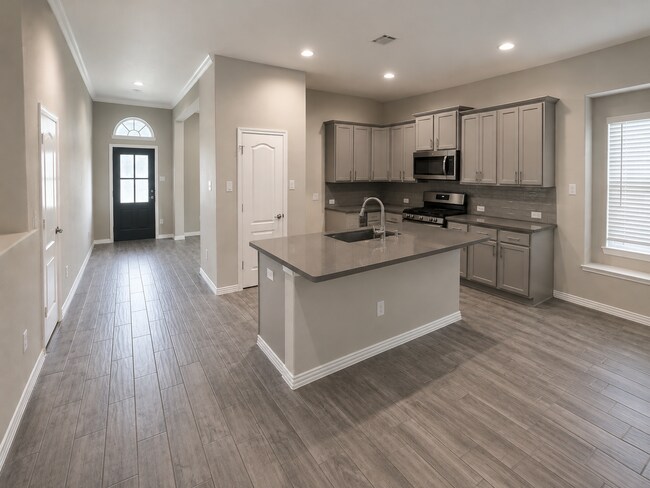 Building Photo - 14143 Medina Dr