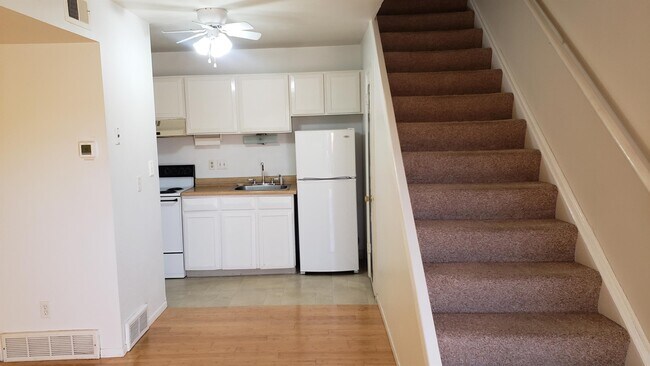 Building Photo - 1609 Cottonwood Dr