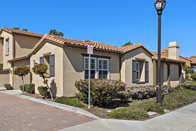 Building Photo - 56 Paseo Vista