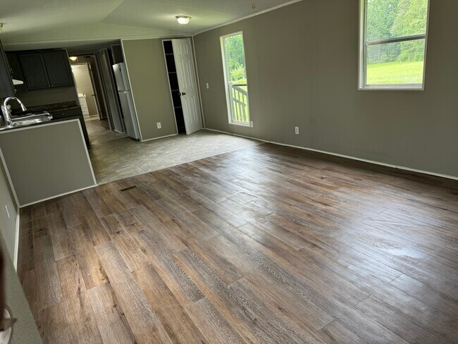 Foto del edificio - 794 Pilot-Riley Rd