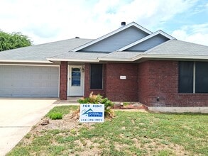 Building Photo - 3801 Riverrock Dr