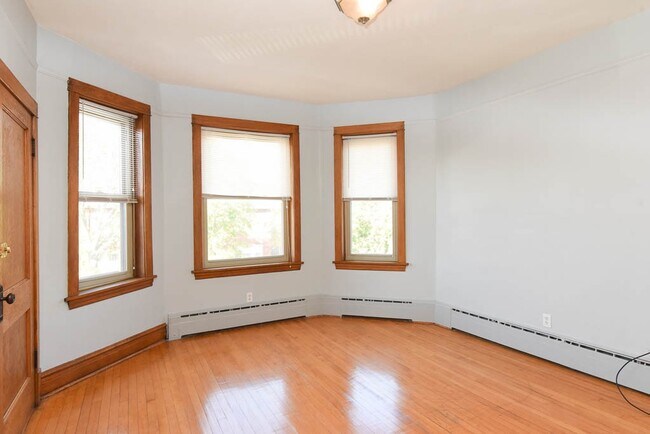 Foto del edificio - 5141 W Roscoe St
