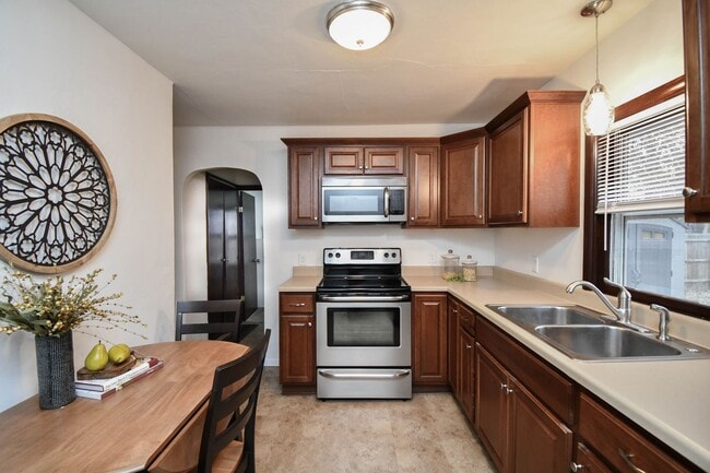 Foto del edificio - 306 S Chicago Ave