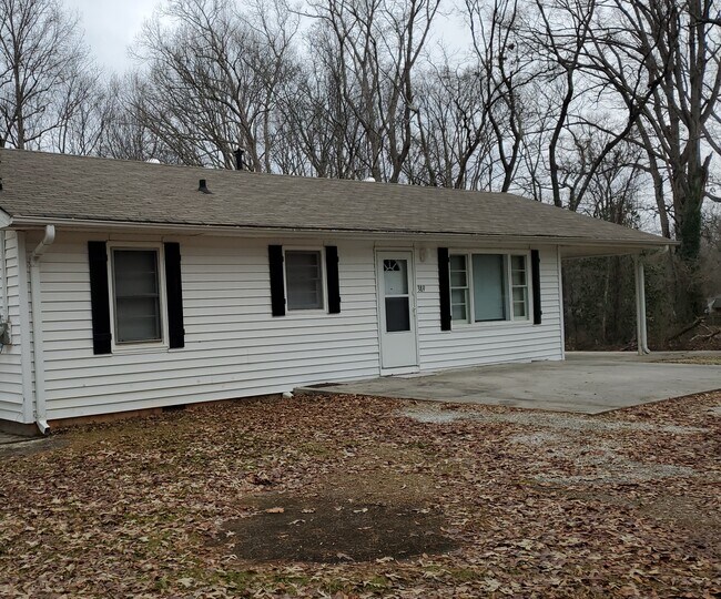 Building Photo - 389 Collins Rd
