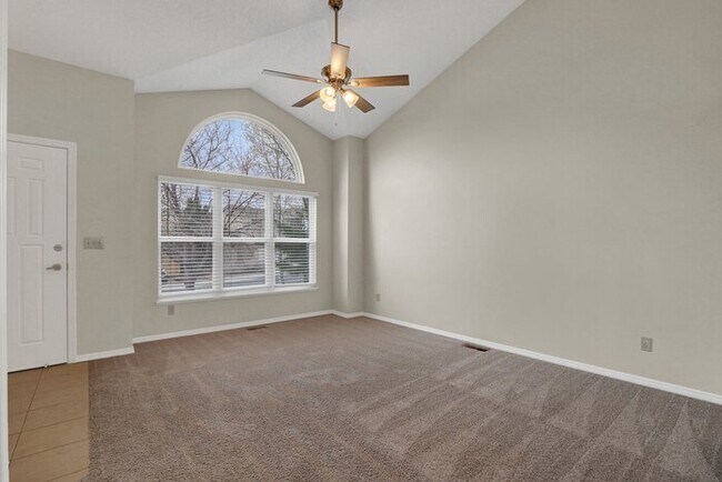 Building Photo - 7250 Brentford Dr