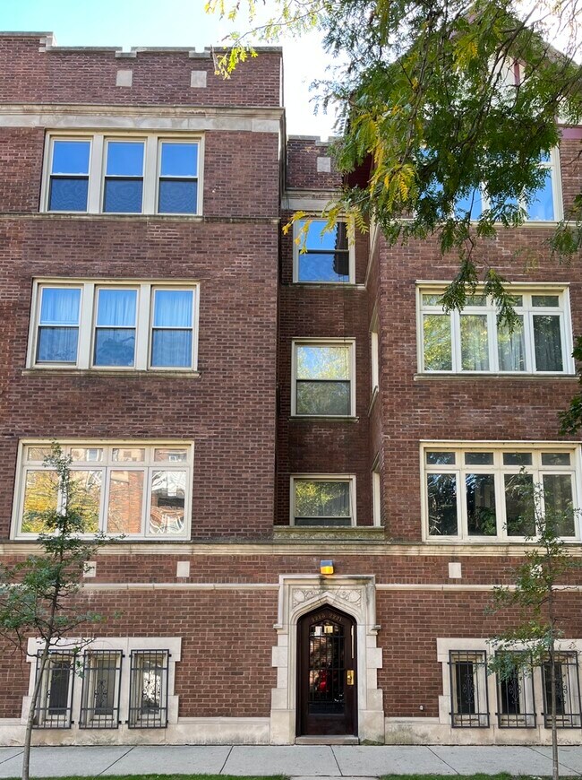 Building Photo - 2221 E 68th St