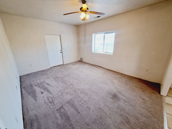 Building Photo - 2 Bedroom 1 Bathroom home with a Fenced in...
